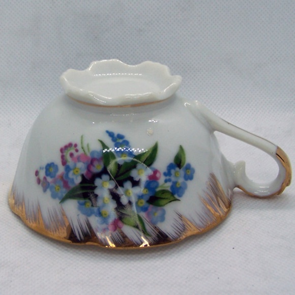VTG Japanese teacup and saucer set, with a Forget-Me-Not floral pattern and gold - Picture 9 of 11